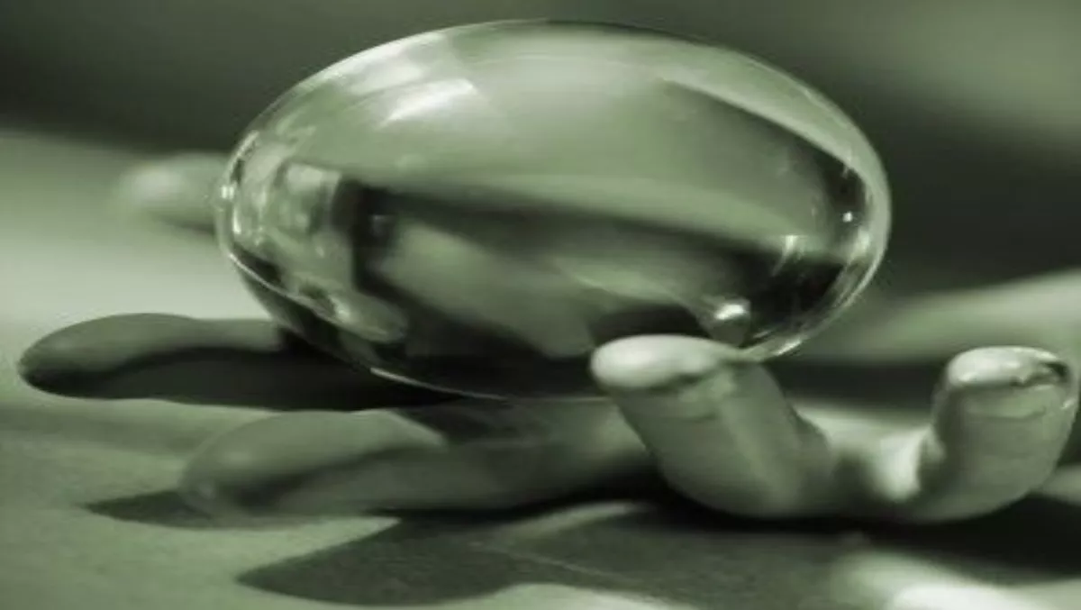 Fibre Watch: Cynics & crystal balls