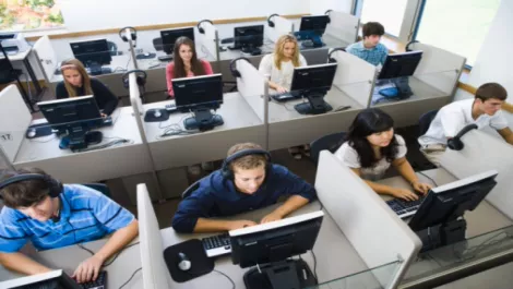 Selective use of technology best for language students