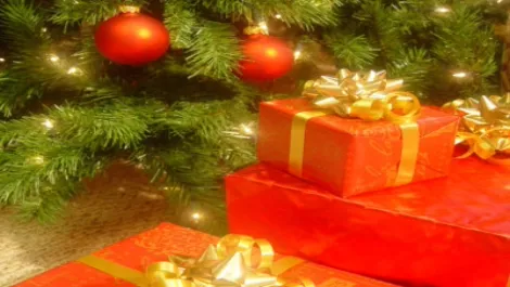 Christmas tree and presents1