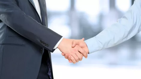 Handshake wide